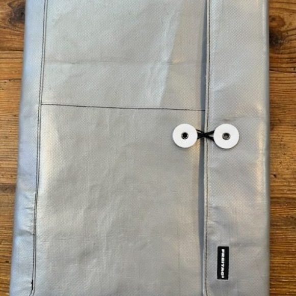 Freitag F421 - SLEEVE FOR LAPTOP 15“/16“