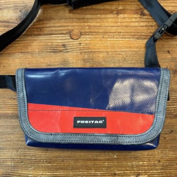 FREITAG JAMIE F40 - 02 (blau/rot)