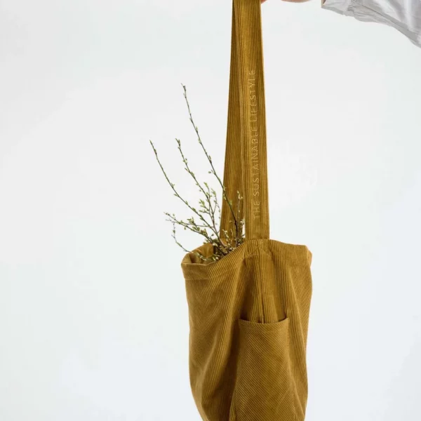 matibrownmodel3_b5aa27c1-76a6-4bd6-aa73-3129f9924618_3000x